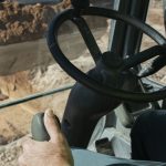 Mini-pelle compacte : pourquoi est-elle incontournable sur les chantiers ?