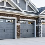 Porte de garage battante : le charme du traditionnel